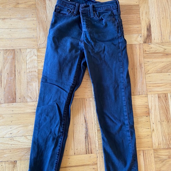 Dark wash/black Levi jeans - Picture 1 of 2